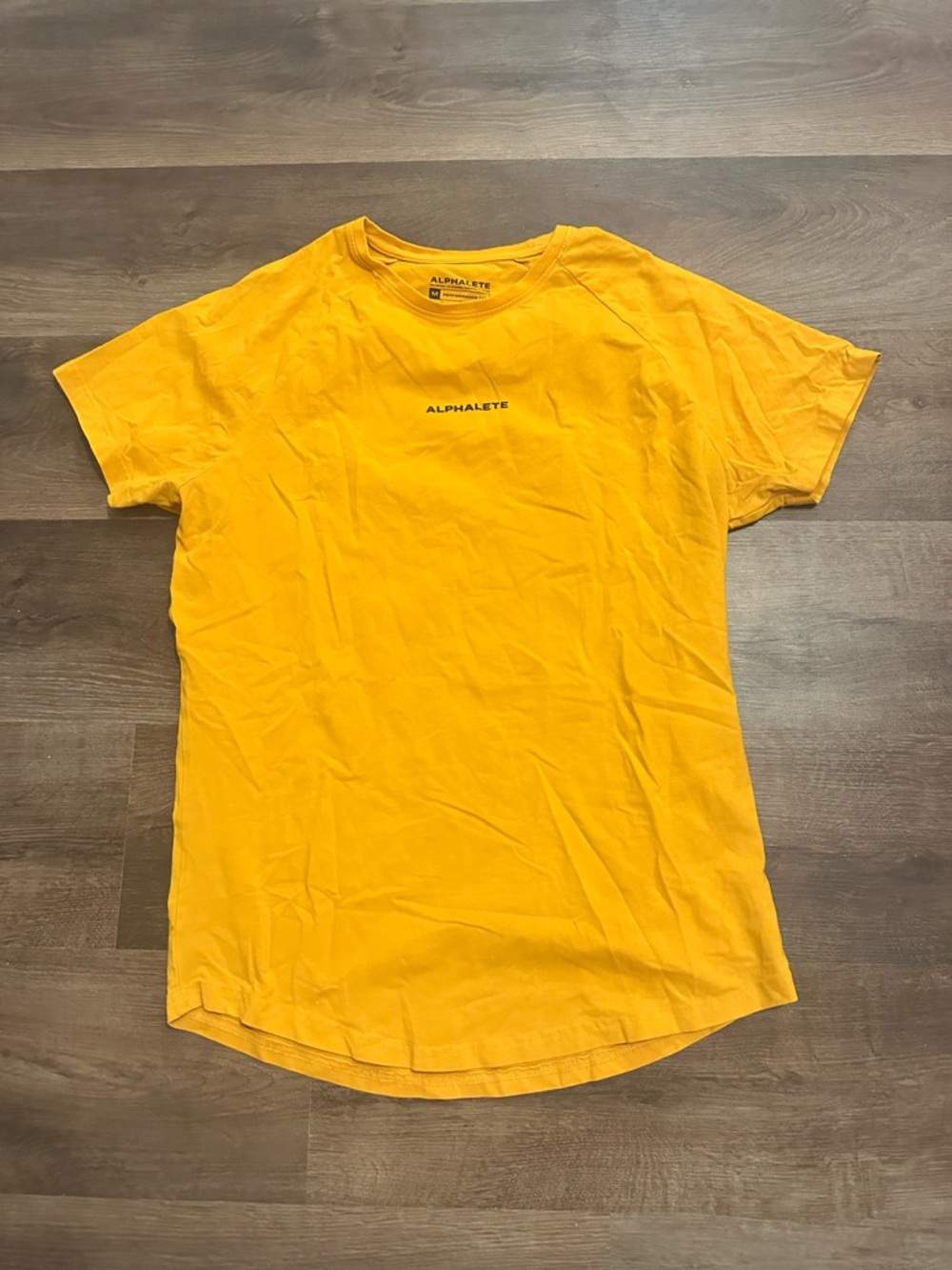 Alphalete Men’s Mustard Yellow Athletic Performance Fit Tee